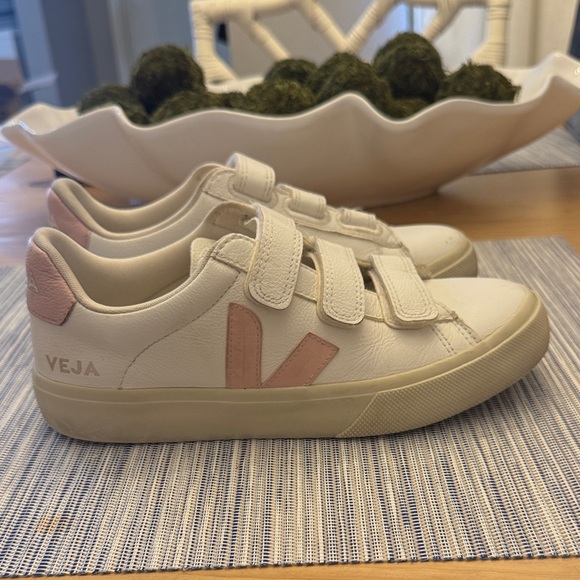 Veja Recife Women’s White and Pink Velcro Sneakers US 6/ Euro 37 - Picture 4 of 10